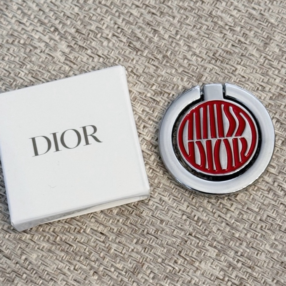 Dior Beauty
Miss Dior Phone Ring